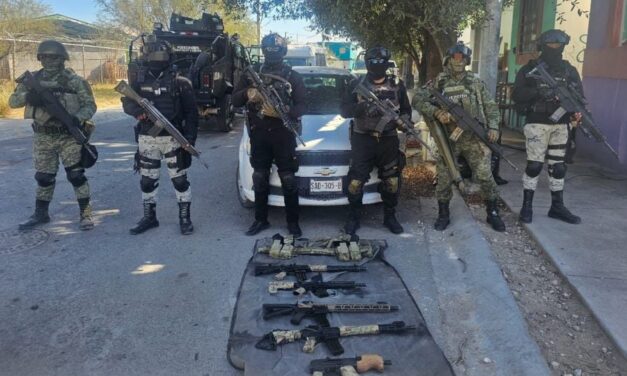 Decomisan arsenal hallado dentro de auto abandonado en Zuazua