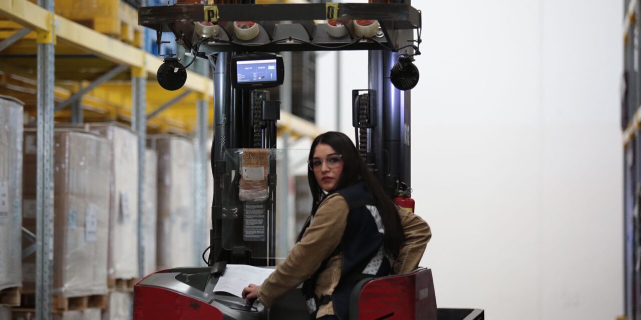 Invitan a mujeres a certificarse como montacarguistas