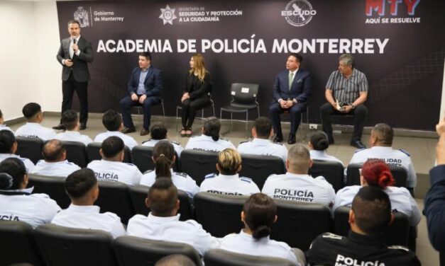 Entrega Adrián de la Garza constancias a policías capacitados