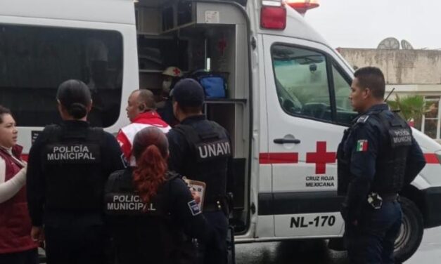 Apoyan ProxPol Escobedo y paramedicos a bebita abandonada en cuarto de baño