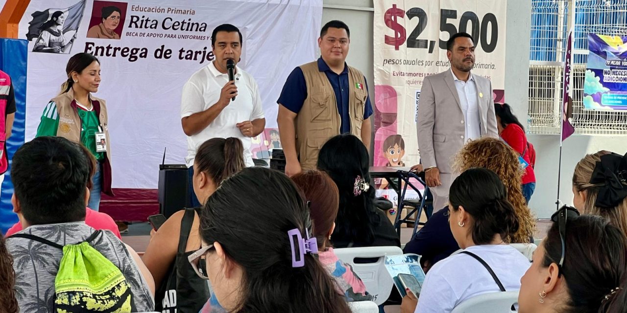 ENTREGAN BECAS RITA CETINA EN SANTA CATARINA