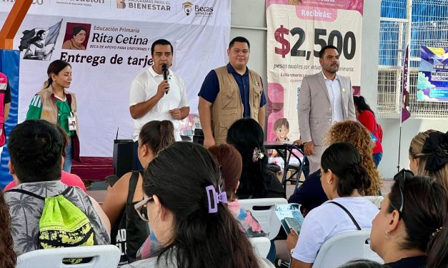 ENTREGAN BECAS RITA CETINA EN SANTA CATARINA