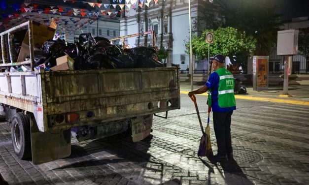 RETIRA GOBIERNO DE MONTERREY 12 TONELADAS DE BASURA DE ZONA REGIO FEST