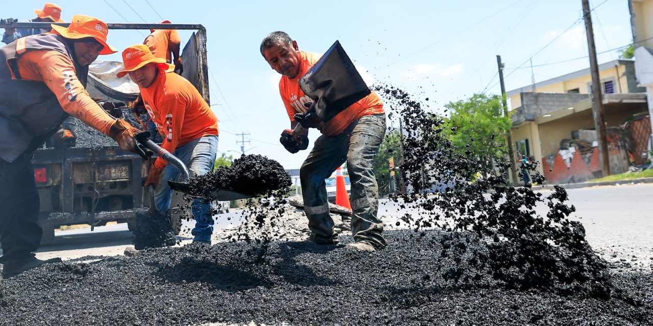 APLICA GUADALUPE OPERATIVO DE BACHEO EN CAÑADA BLANCA