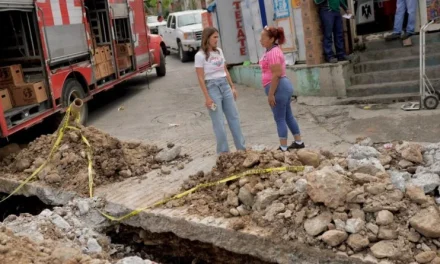 SI ABREN UNA CALLE, QUE LA DEJEN BIEN.- LORENA DE LA GARZA EXIGE A AGUA Y DRENAJE